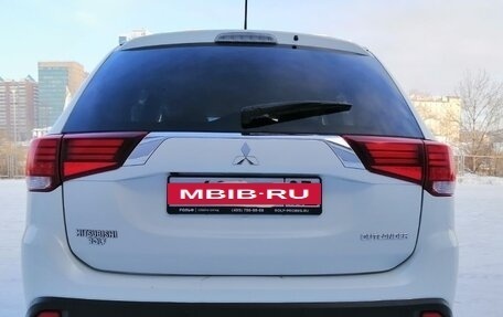 Mitsubishi Outlander III рестайлинг 3, 2016 год, 1 950 000 рублей, 4 фотография