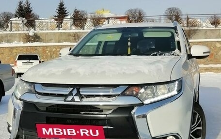 Mitsubishi Outlander III рестайлинг 3, 2016 год, 1 950 000 рублей, 3 фотография