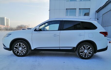 Mitsubishi Outlander III рестайлинг 3, 2016 год, 1 950 000 рублей, 13 фотография