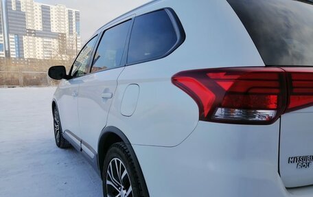 Mitsubishi Outlander III рестайлинг 3, 2016 год, 1 950 000 рублей, 16 фотография