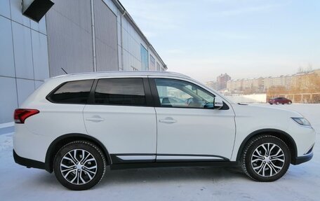 Mitsubishi Outlander III рестайлинг 3, 2016 год, 1 950 000 рублей, 14 фотография