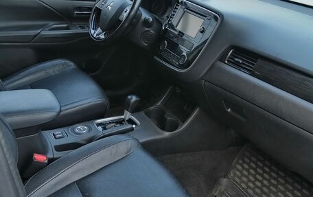 Mitsubishi Outlander III рестайлинг 3, 2016 год, 1 950 000 рублей, 17 фотография