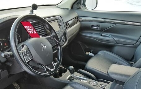 Mitsubishi Outlander III рестайлинг 3, 2016 год, 1 950 000 рублей, 12 фотография