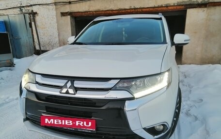 Mitsubishi Outlander III рестайлинг 3, 2016 год, 1 950 000 рублей, 24 фотография