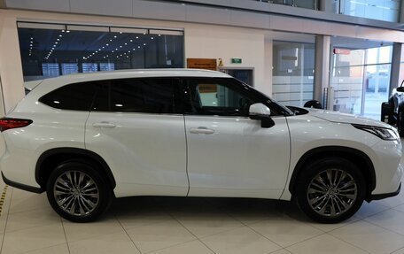 Toyota Highlander, 2025 год, 6 000 000 рублей, 3 фотография