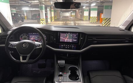 Volkswagen Touareg III, 2018 год, 4 589 000 рублей, 10 фотография