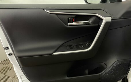 Toyota RAV4, 2025 год, 4 299 000 рублей, 21 фотография