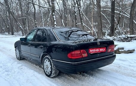Mercedes-Benz E-Класс, 1997 год, 370 000 рублей, 2 фотография