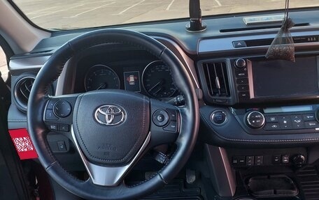 Toyota RAV4, 2018 год, 3 490 000 рублей, 10 фотография