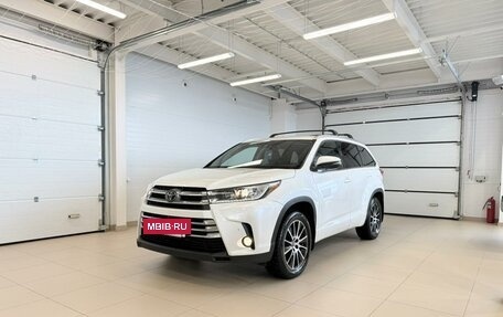 Toyota Highlander III, 2018 год, 4 199 000 рублей, 2 фотография