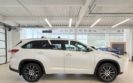 Toyota Highlander III, 2018 год, 4 199 000 рублей, 7 фотография