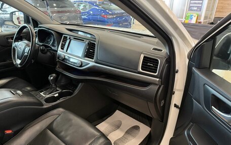 Toyota Highlander III, 2018 год, 4 199 000 рублей, 12 фотография