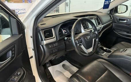 Toyota Highlander III, 2018 год, 4 199 000 рублей, 10 фотография