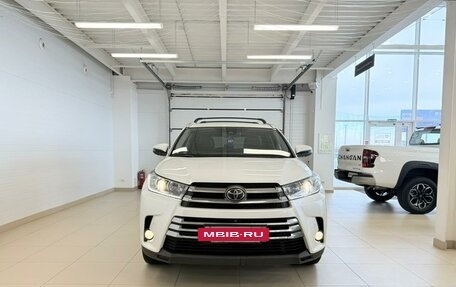 Toyota Highlander III, 2018 год, 4 199 000 рублей, 9 фотография