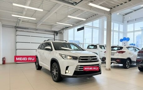 Toyota Highlander III, 2018 год, 4 199 000 рублей, 8 фотография