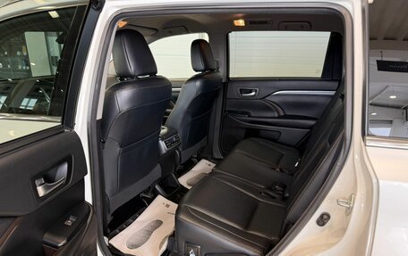 Toyota Highlander III, 2018 год, 4 199 000 рублей, 18 фотография