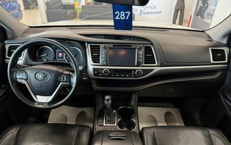 Toyota Highlander III, 2018 год, 4 199 000 рублей, 16 фотография