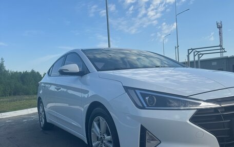 Hyundai Avante, 2018 год, 1 350 000 рублей, 2 фотография