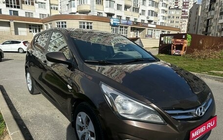 Hyundai Solaris II рестайлинг, 2015 год, 1 020 000 рублей, 1 фотография