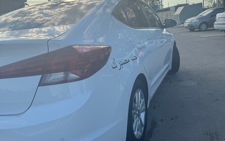 Hyundai Avante, 2018 год, 1 350 000 рублей, 6 фотография