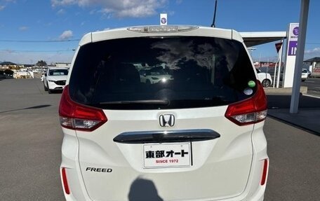 Honda Freed I, 2016 год, 900 000 рублей, 2 фотография