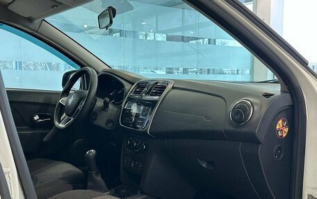 Renault Logan II, 2018 год, 957 000 рублей, 8 фотография