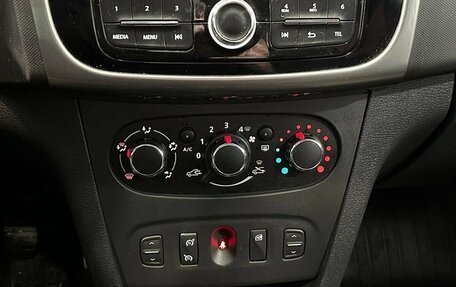 Renault Logan II, 2018 год, 957 000 рублей, 14 фотография