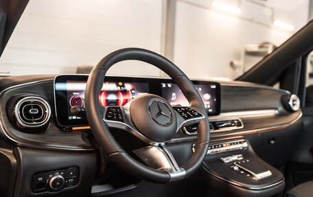 Mercedes-Benz V-Класс, 2024 год, 19 500 000 рублей, 2 фотография