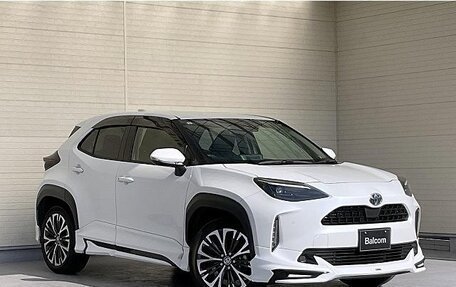 Toyota Yaris Cross, 2022 год, 1 357 000 рублей, 3 фотография