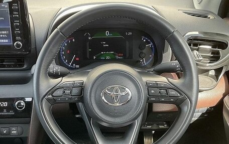 Toyota Yaris Cross, 2022 год, 1 357 000 рублей, 11 фотография