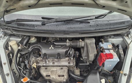 Mitsubishi Colt VI рестайлинг, 2002 год, 385 000 рублей, 26 фотография