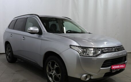 Mitsubishi Outlander III рестайлинг 3, 2012 год, 1 200 000 рублей, 3 фотография