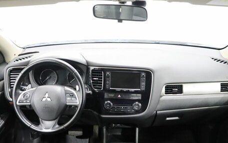 Mitsubishi Outlander III рестайлинг 3, 2012 год, 1 200 000 рублей, 13 фотография