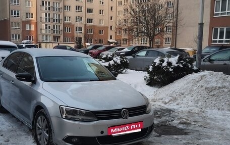 Volkswagen Jetta VI, 2013 год, 950 000 рублей, 2 фотография