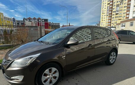 Hyundai Solaris II рестайлинг, 2015 год, 1 020 000 рублей, 2 фотография