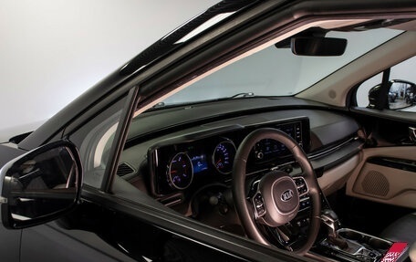 KIA Carnival, 2021 год, 3 750 000 рублей, 21 фотография