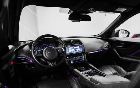 Jaguar F-Pace, 2017 год, 3 250 000 рублей, 25 фотография