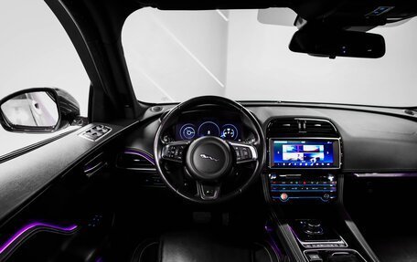 Jaguar F-Pace, 2017 год, 3 250 000 рублей, 24 фотография