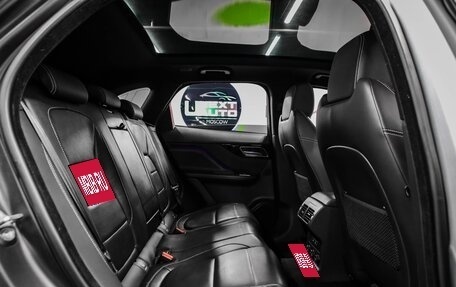 Jaguar F-Pace, 2017 год, 3 250 000 рублей, 27 фотография