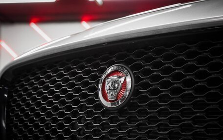 Jaguar F-Pace, 2017 год, 3 250 000 рублей, 39 фотография