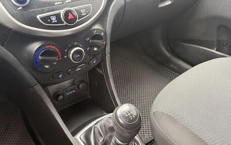 Hyundai Solaris II рестайлинг, 2012 год, 679 000 рублей, 18 фотография