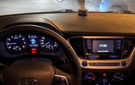 Hyundai Solaris II рестайлинг, 2017 год, 1 400 000 рублей, 5 фотография