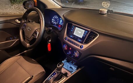 Hyundai Solaris II рестайлинг, 2017 год, 1 400 000 рублей, 4 фотография