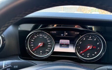 Mercedes-Benz E-Класс, 2016 год, 2 250 000 рублей, 10 фотография