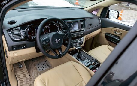 KIA Carnival III, 2017 год, 2 295 000 рублей, 13 фотография