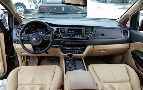 KIA Carnival III, 2017 год, 2 295 000 рублей, 17 фотография