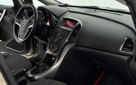 Opel Astra J, 2011 год, 600 000 рублей, 1 фотография