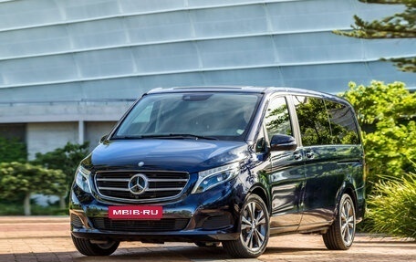 Mercedes-Benz V-Класс, 2017 год, 4 000 000 рублей, 1 фотография