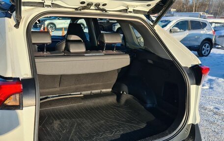 Toyota RAV4, 2021 год, 3 300 000 рублей, 9 фотография