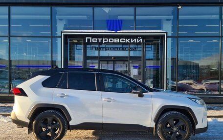 Toyota RAV4, 2021 год, 3 300 000 рублей, 5 фотография